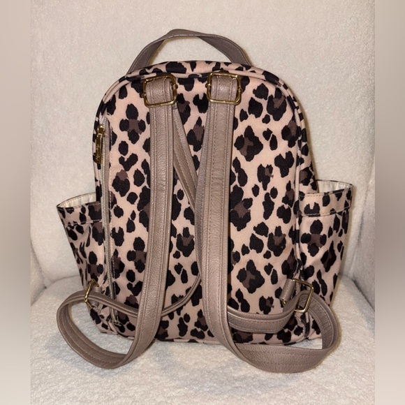 Leopard Itzy Ritzy diaper bag - Picture 4 of 7